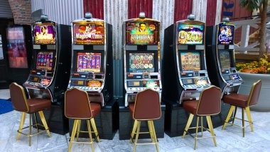okeslot login platform interface showing football markets and live-dealer tables